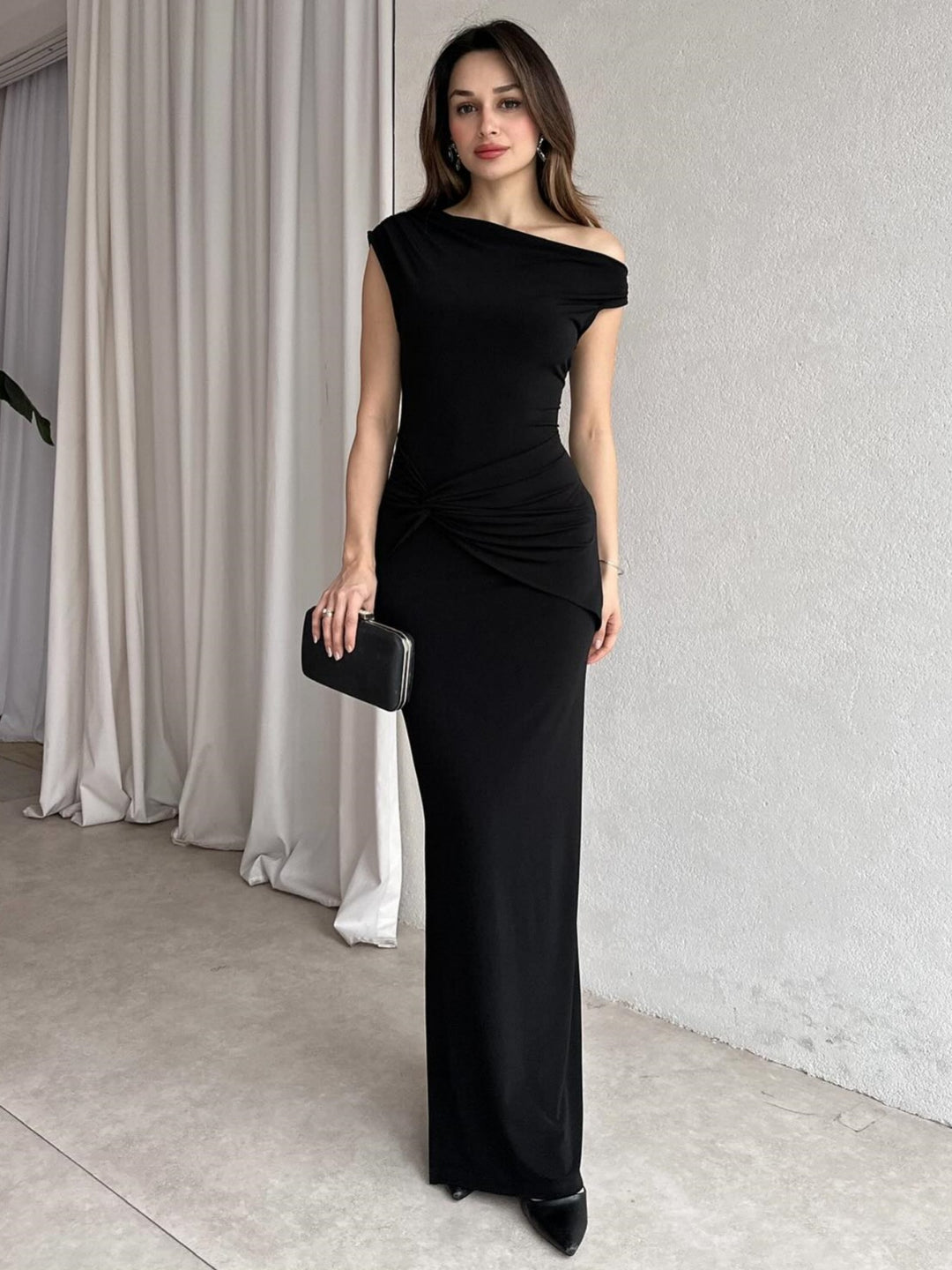 Damen Elegantes Maxikleid mit Off-Shoulder Design und dekorativer Raffung R&B
