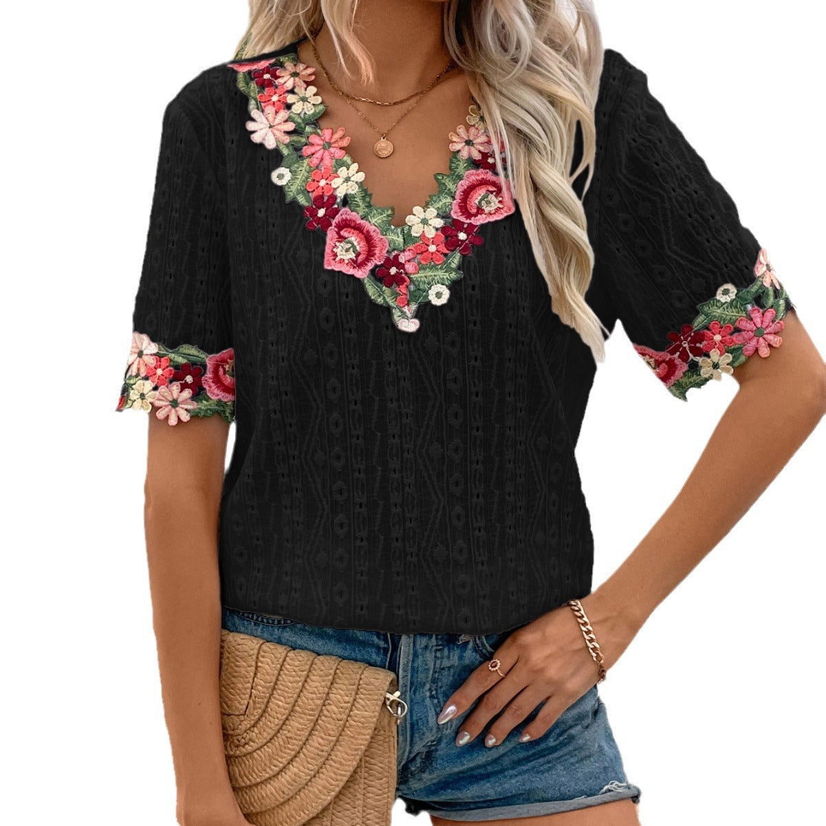 Damen Bluse mit floralen Stickereien und luftigen Ärmeln