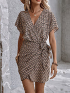 Damen Wickelkleid mit schmeichelndem Muster und Bindegürtel R&B