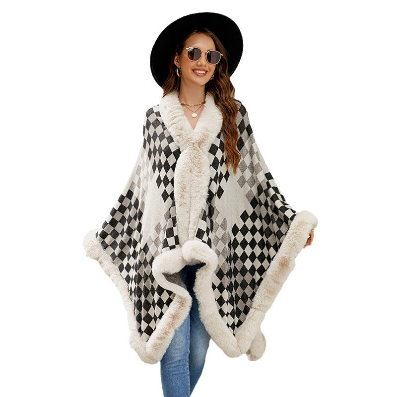 Damen eleganter Strickponcho mit luxuriösem Kunstfellbesatz und geometrischem Muster R&B