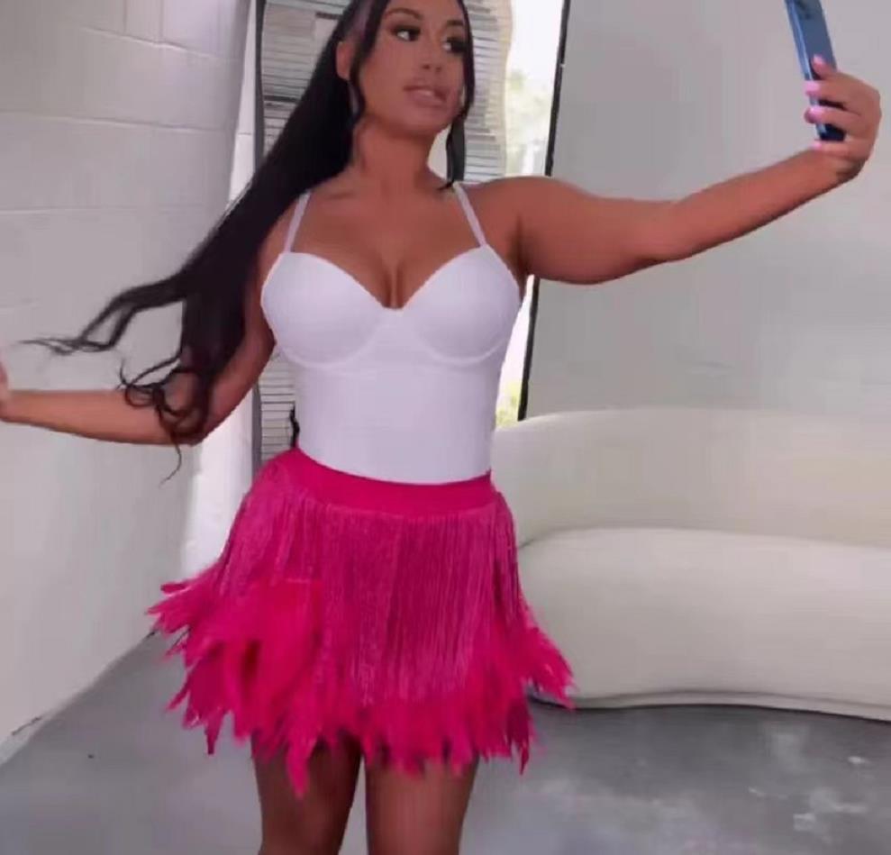 Damen Glamouröser Rock mit funkelnden Pailletten und Federn EB