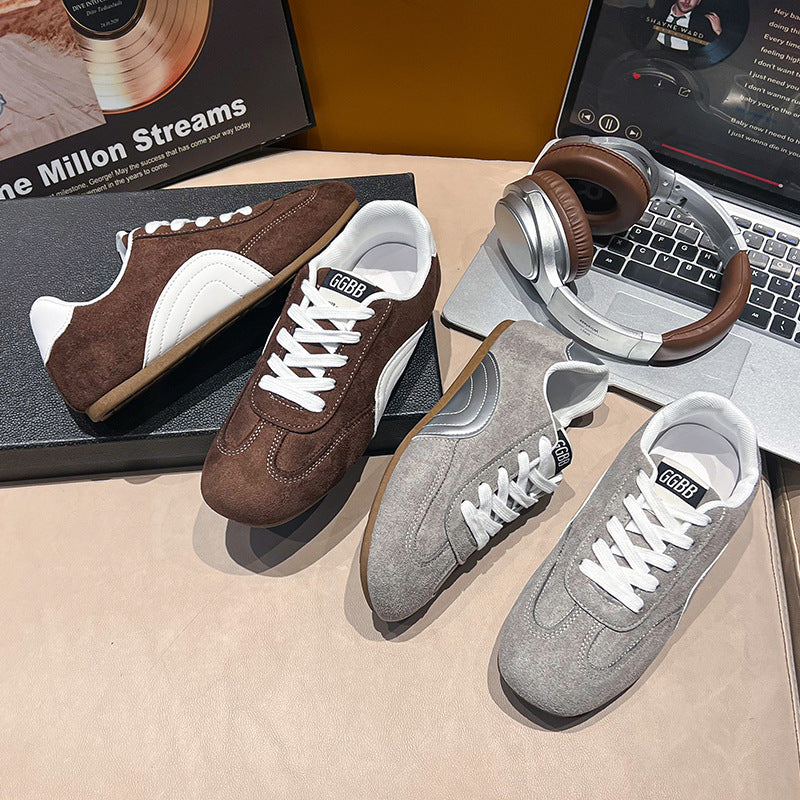 Damen sportliche Sneakers mit hochwertigem Wildleder-Obermaterial und flexibler Sohle