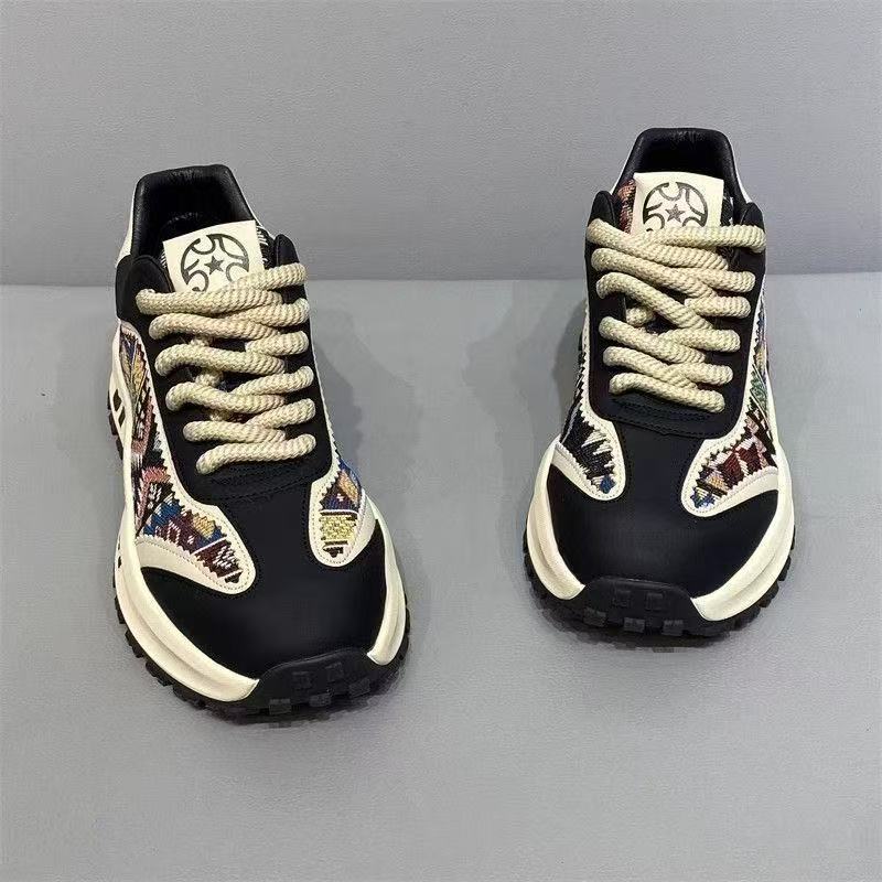 Damen Stilvolle und bequeme Sneakers mit markantem Design und stabiler Sohle R&B