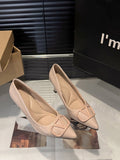Damen elegante spitze Pumps mit modischem Logo-Detail R&B