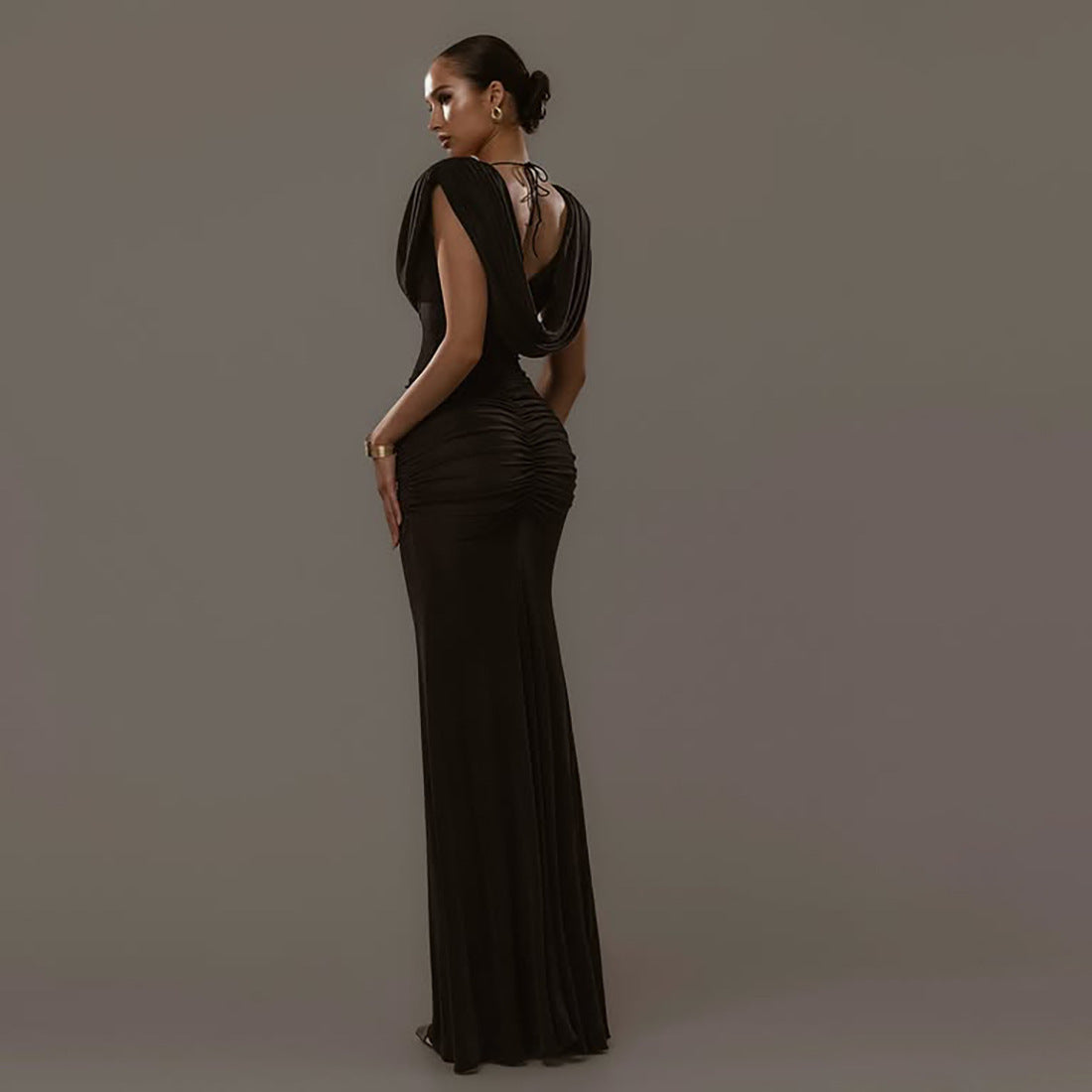 Damen Elegantes Maxikleid mit tiefem V-Ausschnitt und raffinierten Drapierungen