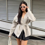 Damen eleganter Wickelmantel mit tailliertem Schnitt und modischen Details R&B