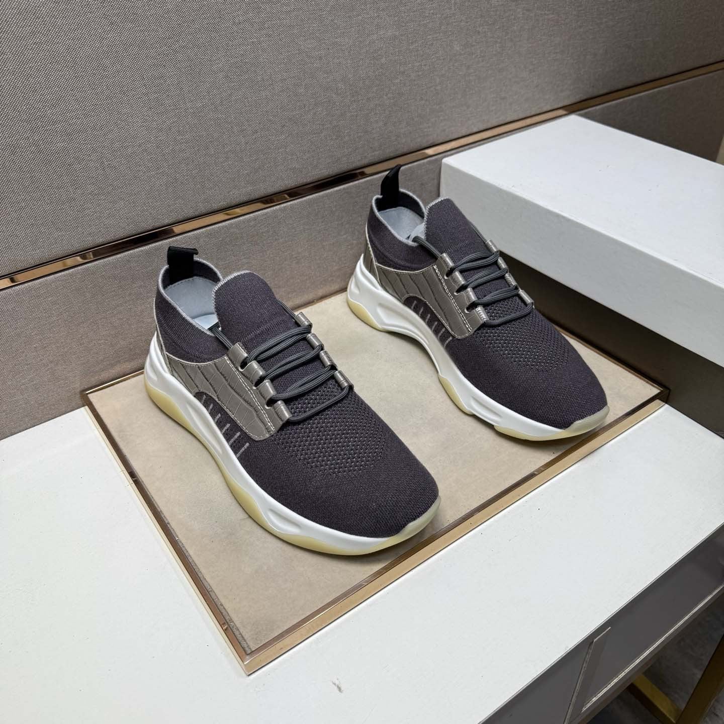 Damen Atmungsaktive Sneakers mit innovativem Obermaterial und rutschfester Sohle R&B