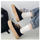 Damen Plattform Sneakers mit luxuriösem Wildleder-Obermaterial und modischem Schnürdesign