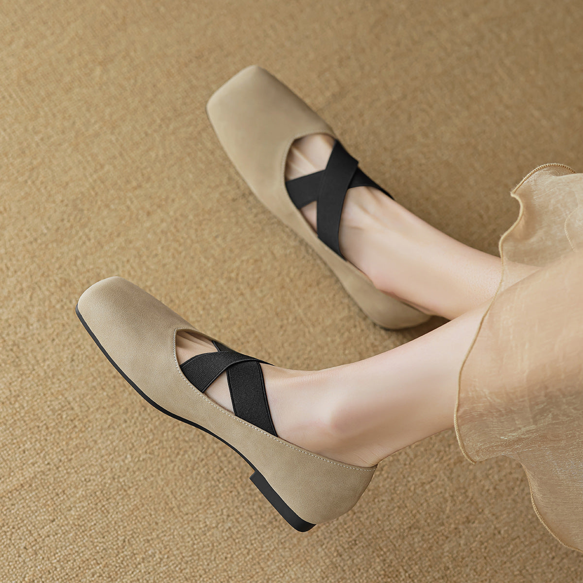 Damen elegante Ballerinas mit schimmerndem Obermaterial und komfortablem Riemen