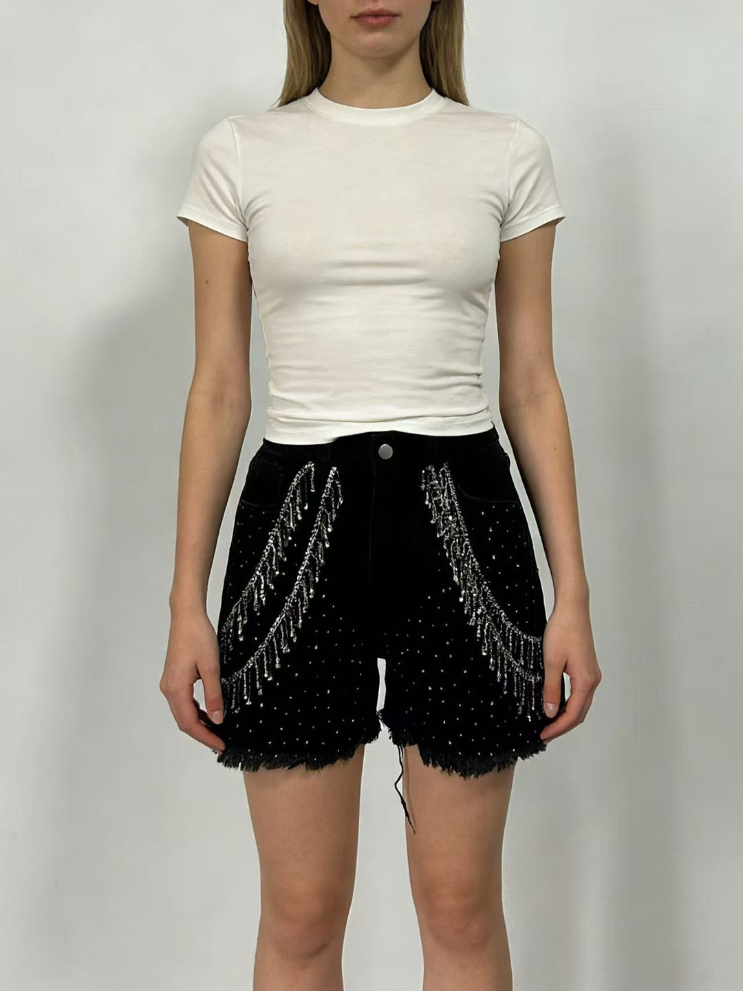 Damen Designer Denim-Shorts mit trendigen Kettenverzierungen R&B