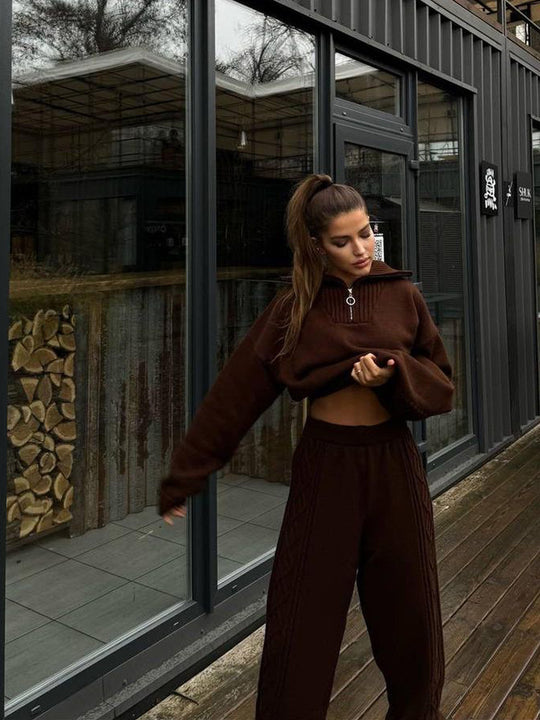 Damen Strickanzug mit wandelbarem Kragen und stilvollen Zopfmuster R&B