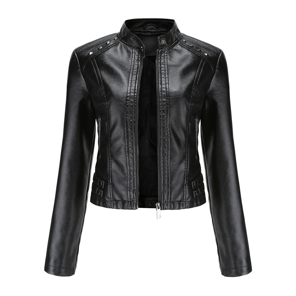 Damen nan kurze taillierte Kunstlederjacke mit Nietenbesatz und Stehkragen R&B