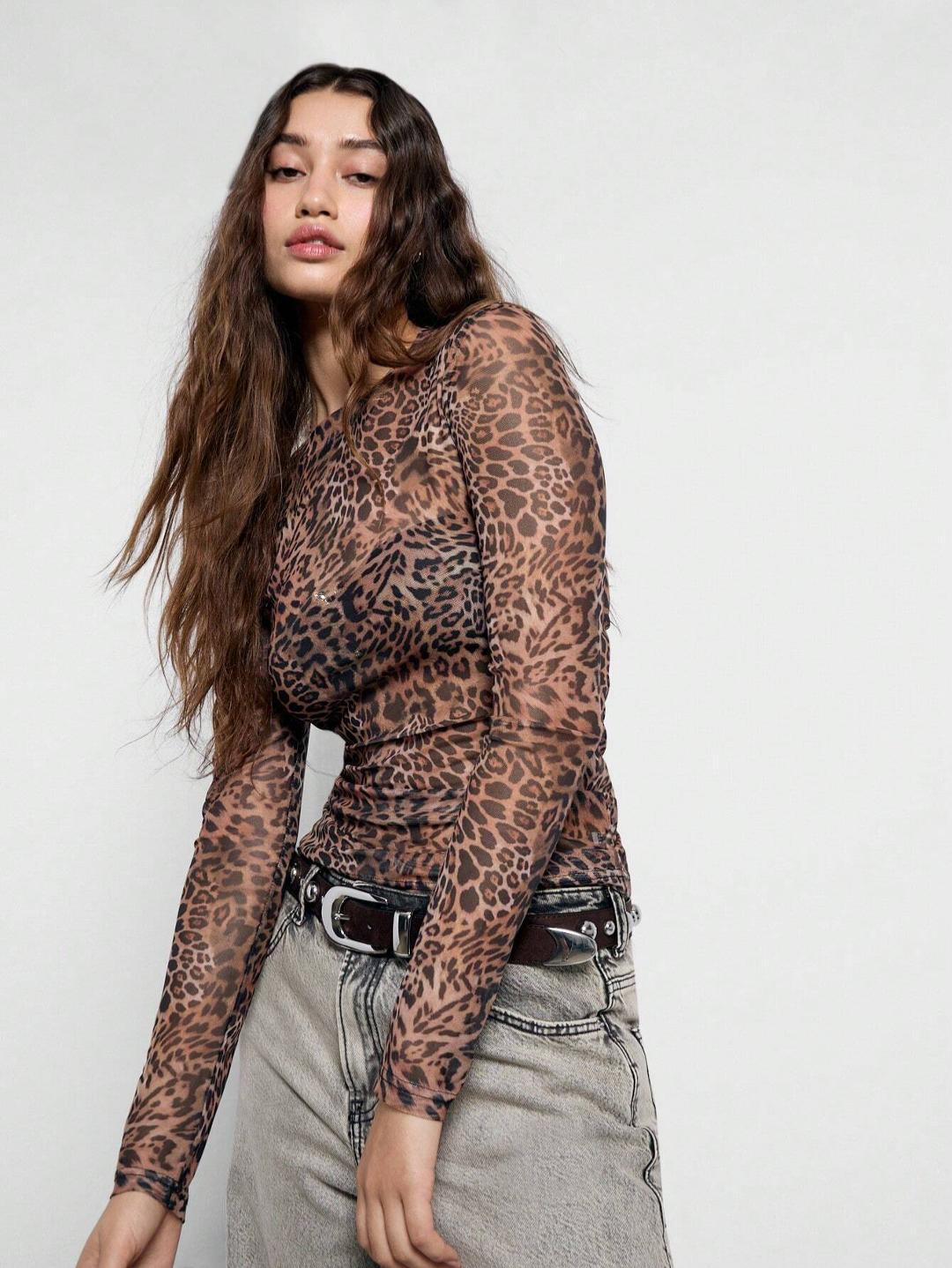 Damen nan figurnahes Netz-Longsleeve mit Leopardenmuster und seitlicher Raffung R&B