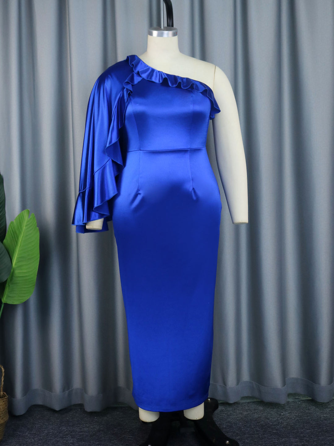 Damen elegantes Abendkleid mit asymmetrischem Rüschärmel R&B