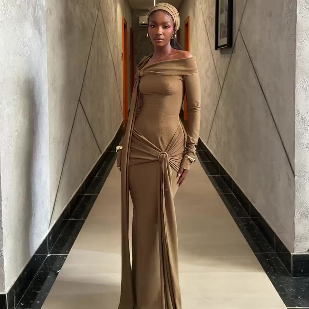 Damen Langärmliges Abendkleid mit asymmetrischem Schnitt und raffinierten Drapierungen R&B