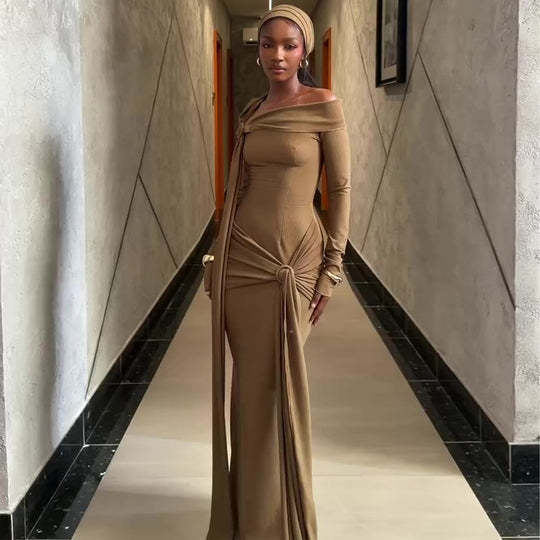 Damen Langärmliges Abendkleid mit asymmetrischem Schnitt und raffinierten Drapierungen R&B