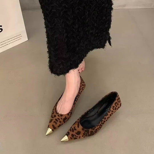 Damen elegante spitze Pumps mit goldener Zehenkappe R&B