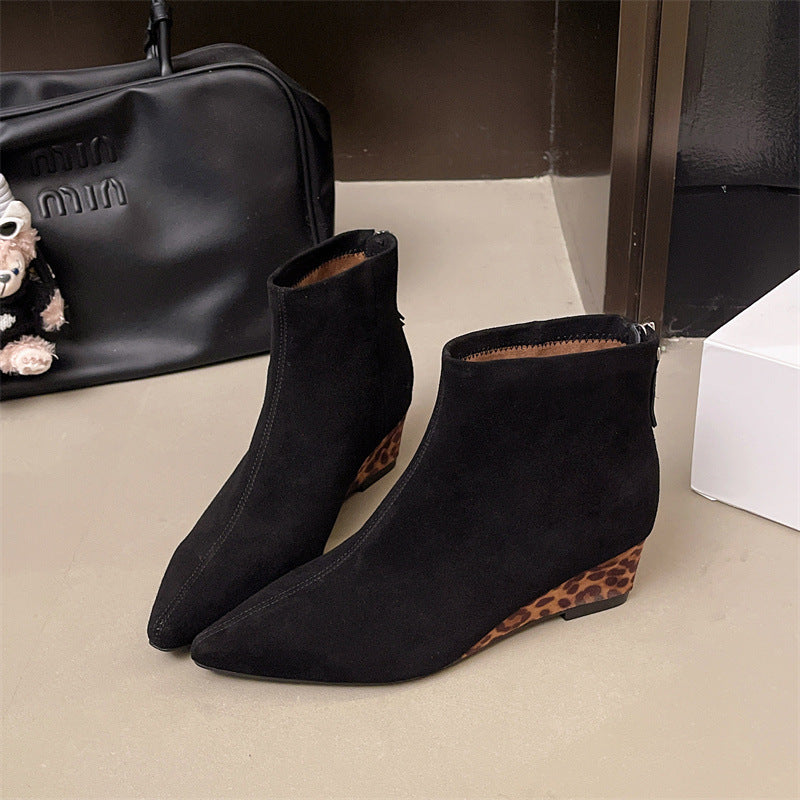 Damen Ankle Boots mit eleganter spitz zulaufender Form und tierischem Akzent R&B