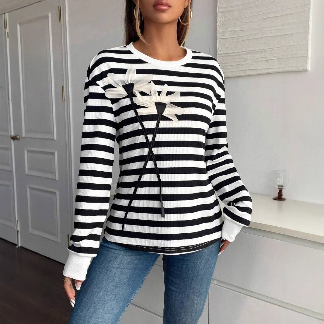Damen nan gestreiftes Ripp-Langarmshirt mit dreidimensionaler Blumenapplikation und Rundhals R&B