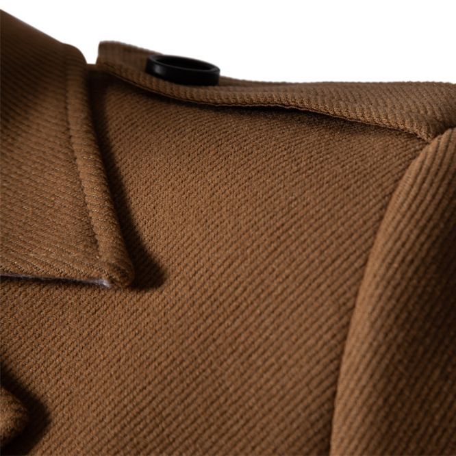 Herren klassischer Trenchcoat mit doppelter Knopfreihe und stylischen Details