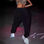 Damen Freizeithose mit kreativem Schriftzug und elastischem Bund R&B