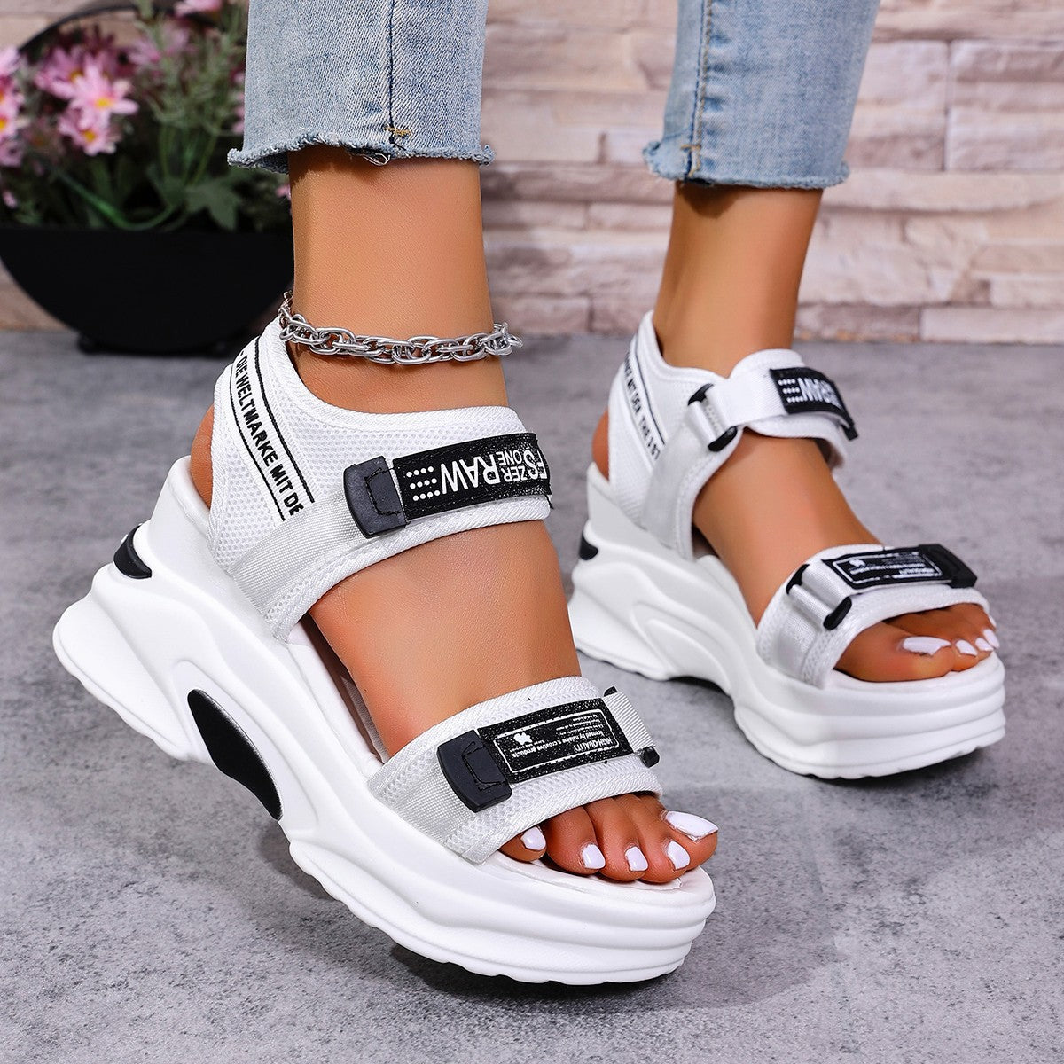 Damen Sportliche Keilsandalen mit verstellbarem Riemendesign R&B