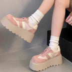 Damen Plattform-Sneaker mit modischem Veloursleder und ergonomischer Sohle R&B