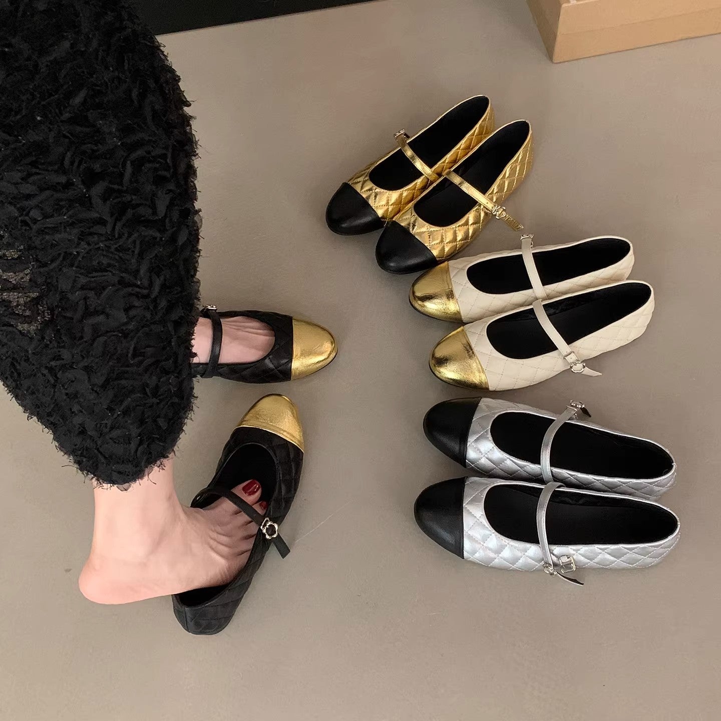Damen Ballerinas mit elegantem Riemen und glänzendem Metallakzent R&B