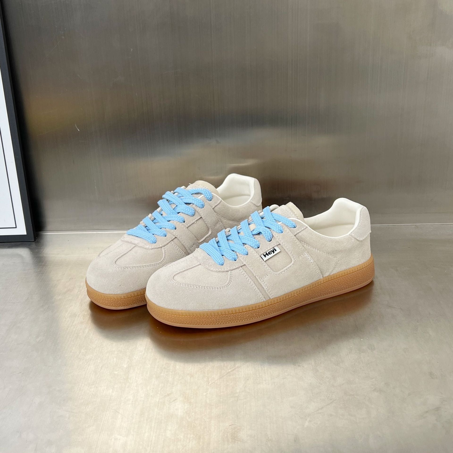 Damen Sportliche Sneaker aus weichem Wildleder mit modischem Schnürdesign R&B