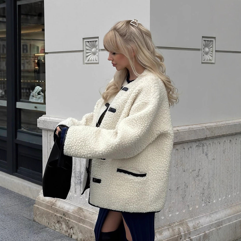 Damen Kunstfelljacke mit modernem Schnitt und praktischen Knopfdetails R&B