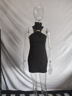 Damen elegantes Minikleid mit hohem Kragen und Details aus satinierter Textur R&B