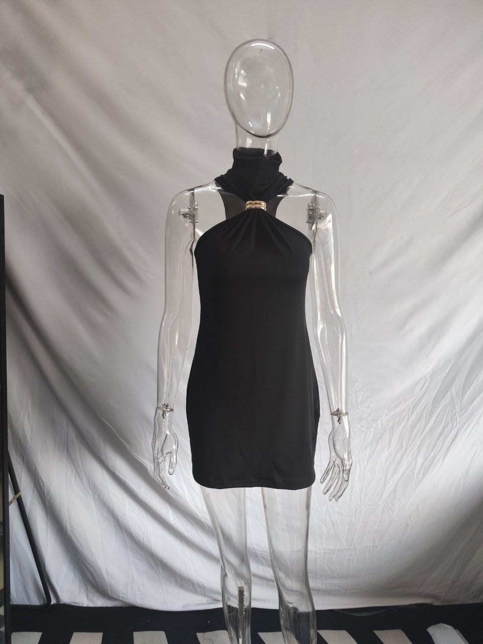 Damen elegantes Minikleid mit hohem Kragen und Details aus satinierter Textur R&B