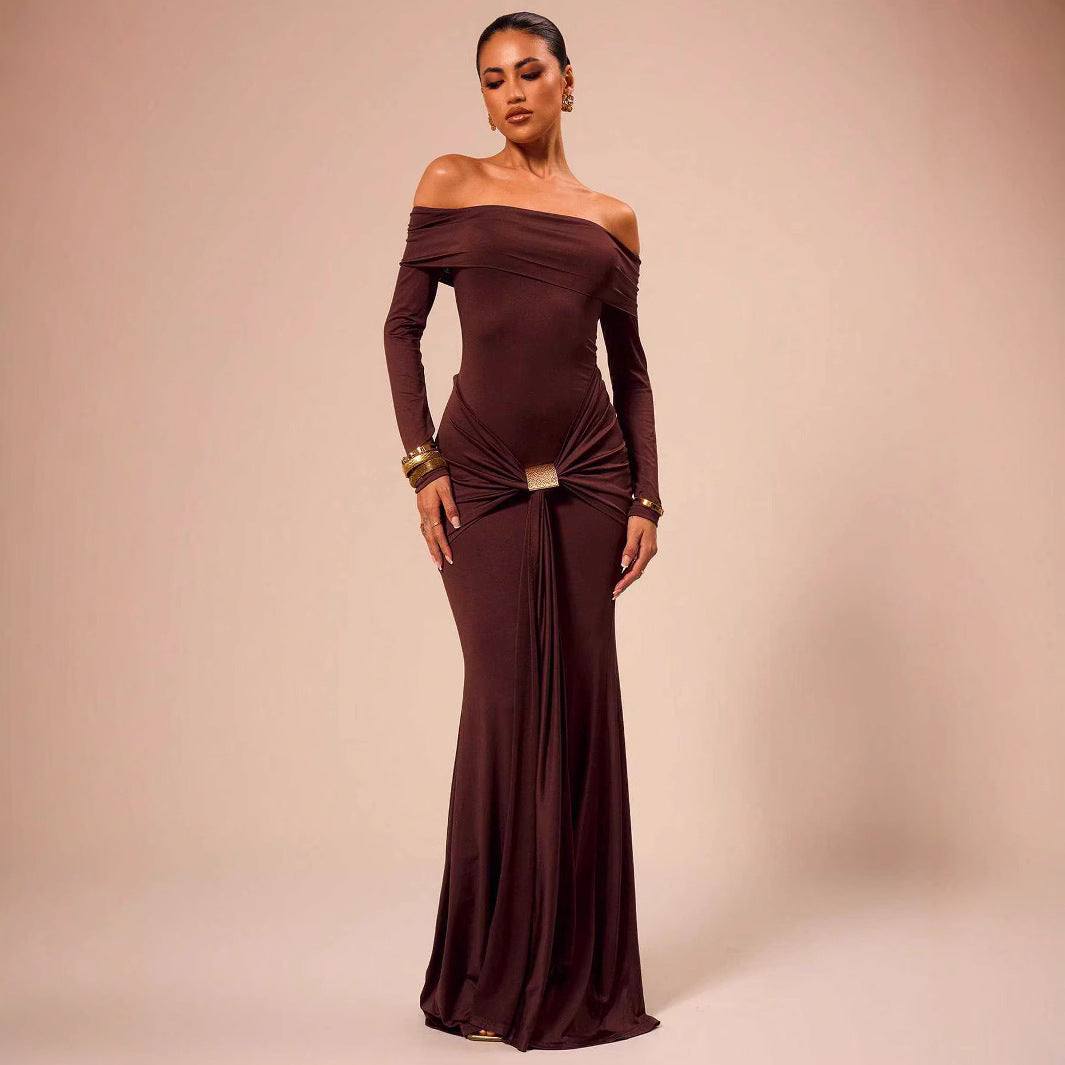 Damen Abendkleid mit schulterfreier Silhouette und elegantem Raffung
