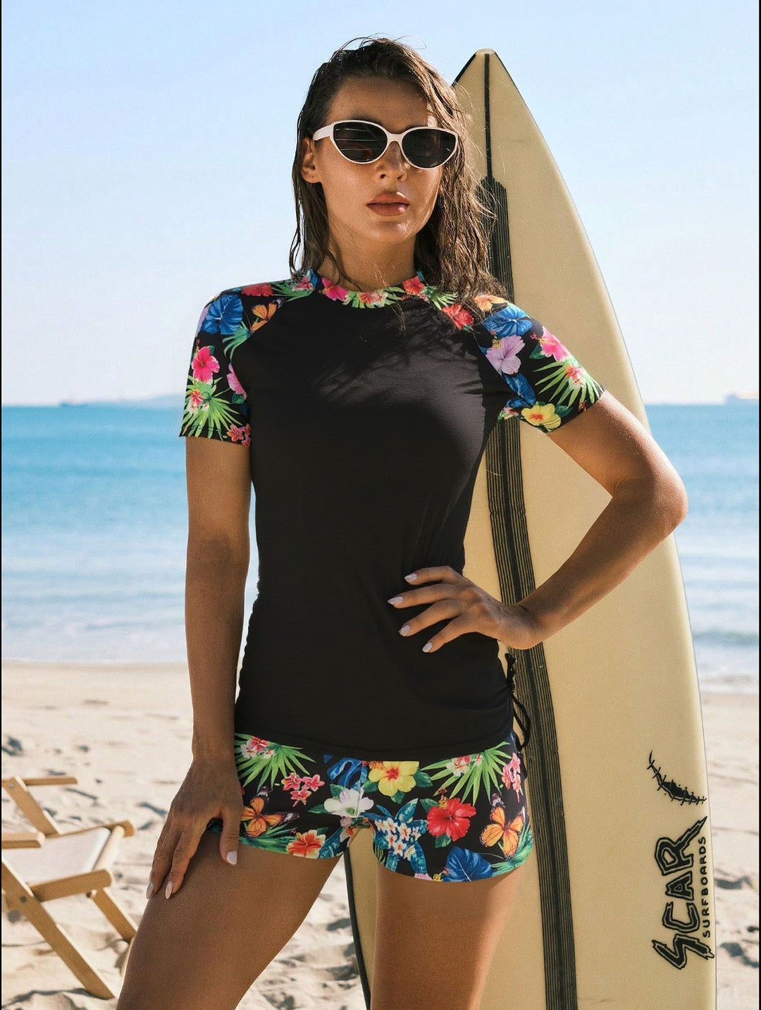 Damen Surf- und Sportanzug mit floralen Akzenten R&B