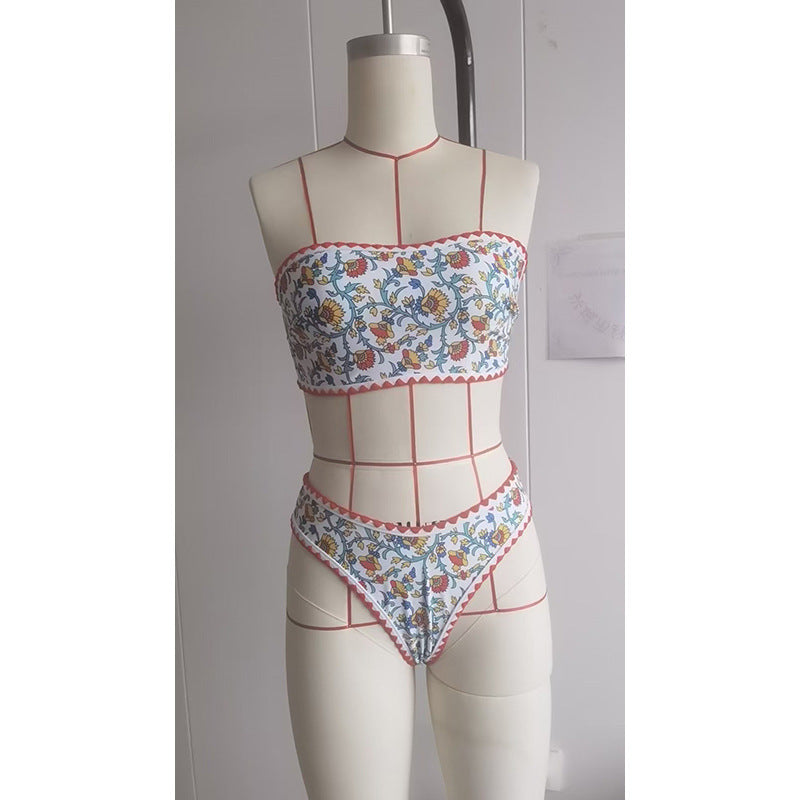 Damen Bandeau-Bikini mit floralen Mustern und verspieltem Rüschensaum