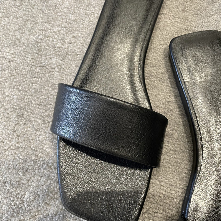 Damen Offene Mules mit breitem Riemen und elegantem Design