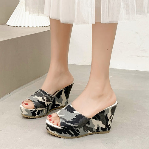 Damen Wedge-Sandalen mit floralem Muster und bequemer Fußbettgestaltung R&B