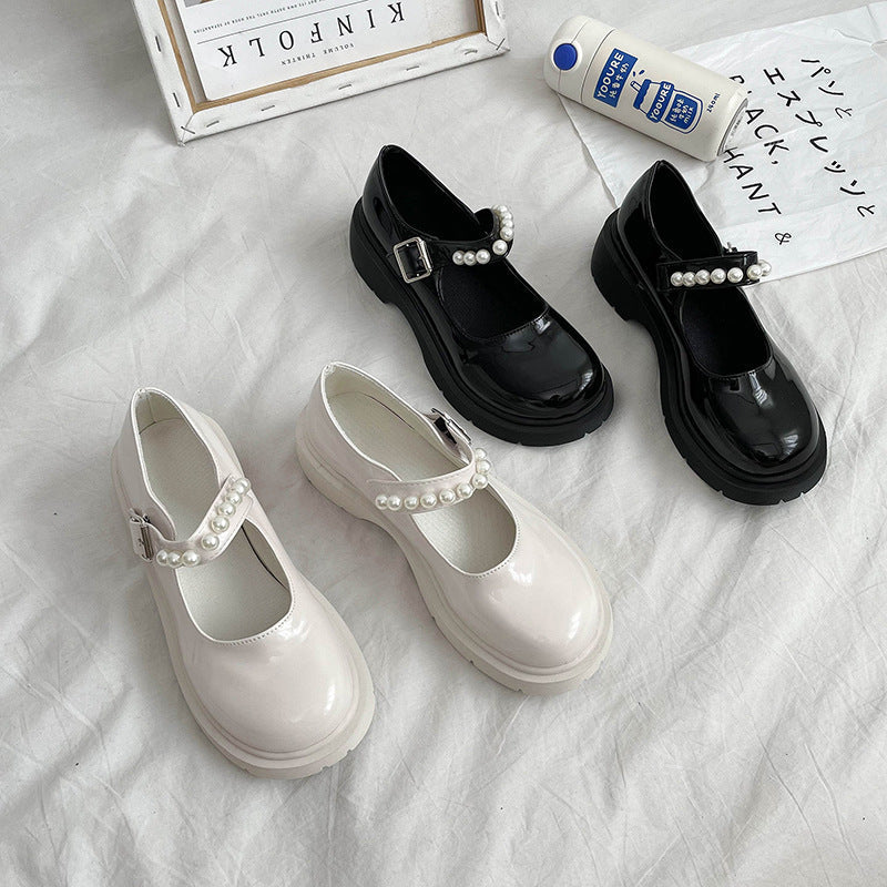 Damen Mary Jane Schuhe mit glänzendem Obermaterial und Perlenschmuck R&B