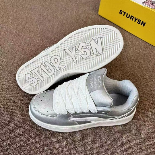 Damen Sneakers mit glänzendem Obermaterial und bequemer Schnürung R&B