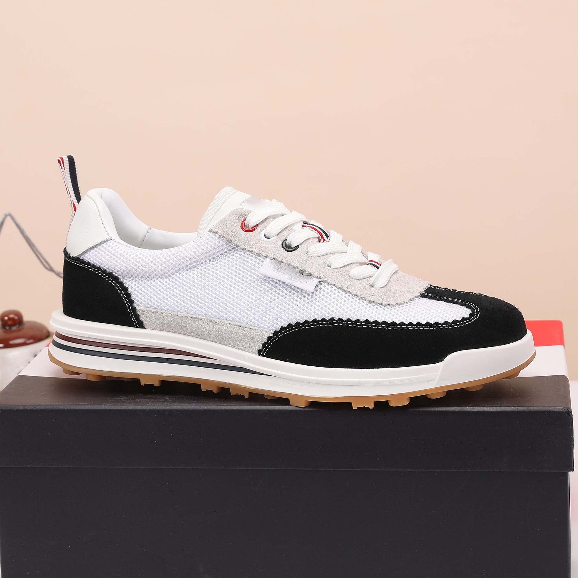 Damen Sportliche Sneaker mit atmungsaktivem Mesh-Obermaterial und dämpfender Sohle R&B