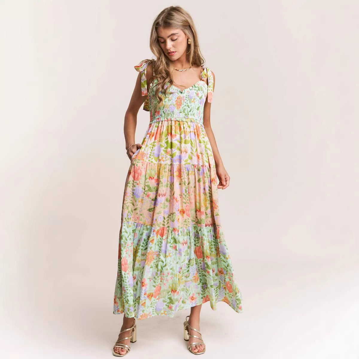 Damen Kleid mit verspieltem Floral-Design und Rüschenärmeln R&B