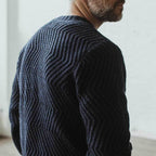 Herren strukturiertes Strickpullover mit feinem Wellenmuster