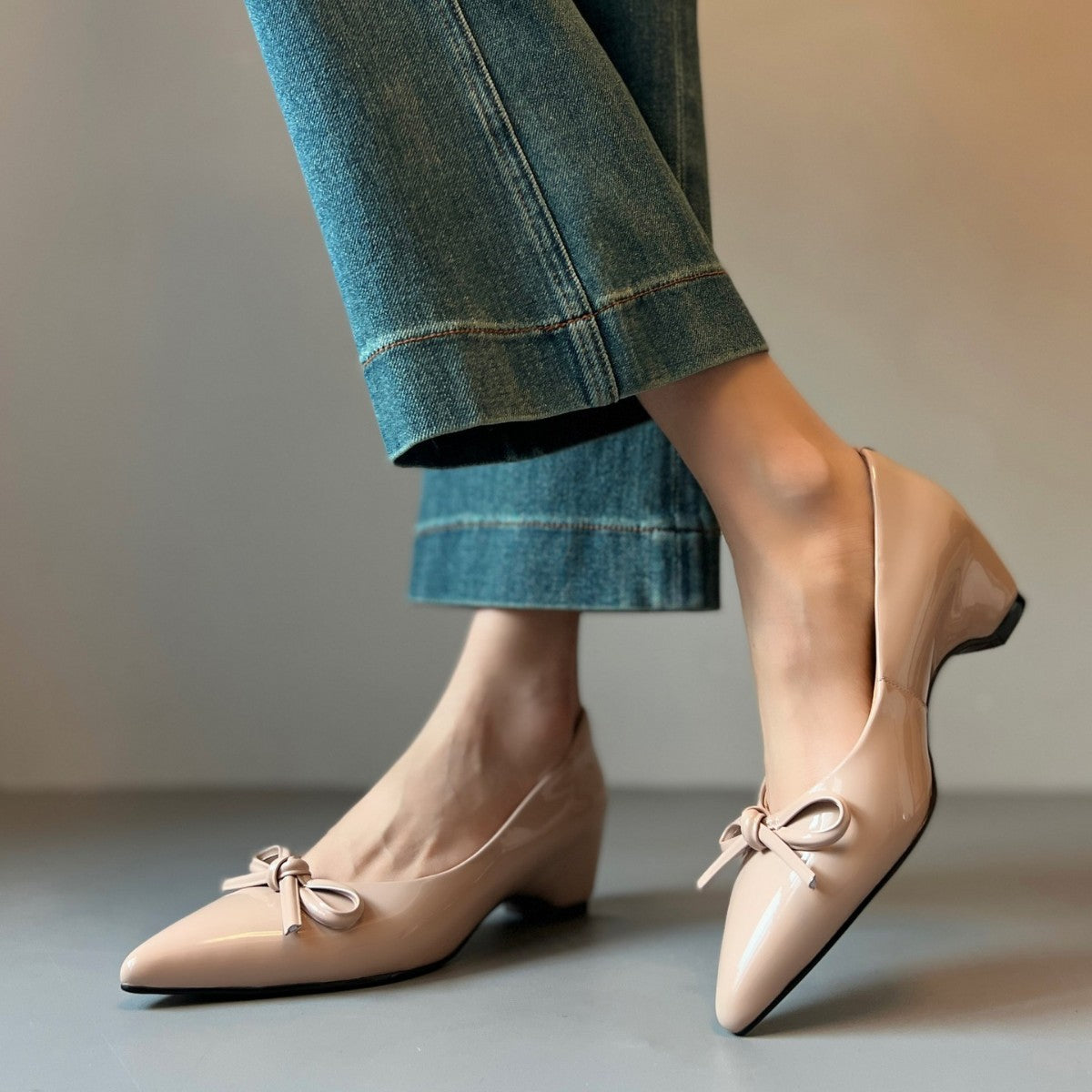 Damen elegante spitze Pumps mit Schleifenakzent