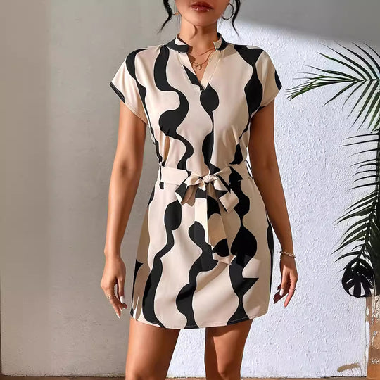 Damen kurzes, modisches Kleid mit geformtem Schnitt R&B