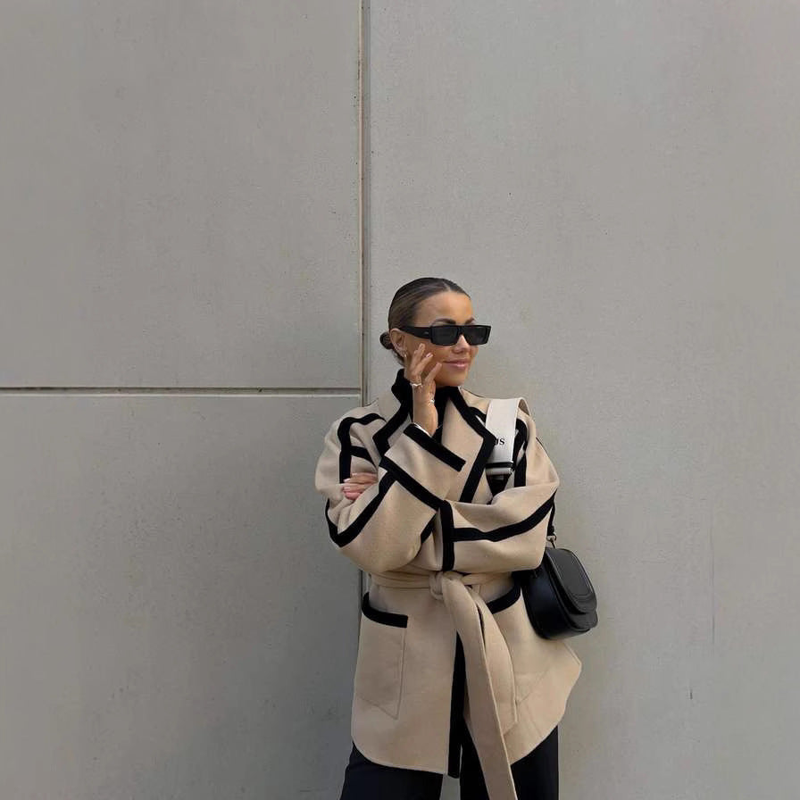 Damen modische Oversized-Mantel mit Gürtel und grafischen Kontrasten R&B