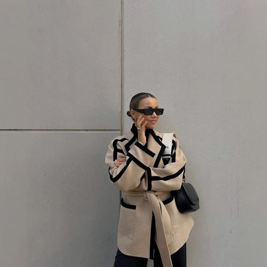 Damen modische Oversized-Mantel mit Gürtel und grafischen Kontrasten R&B