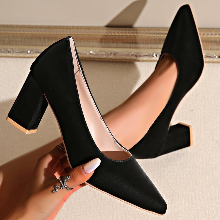 Damen Elegante Pumps mit modischem Blockabsatz und spitzem Design R&B