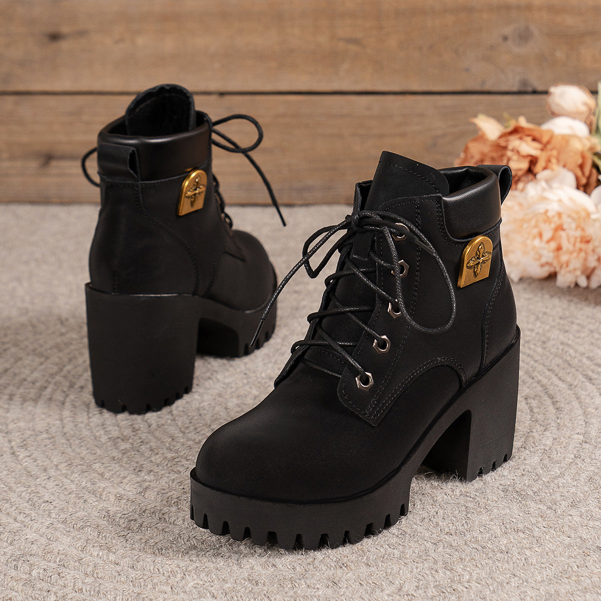 Damen Schnürstiefeletten mit markanten Profilsohlen und elegantem Anhänger R&B