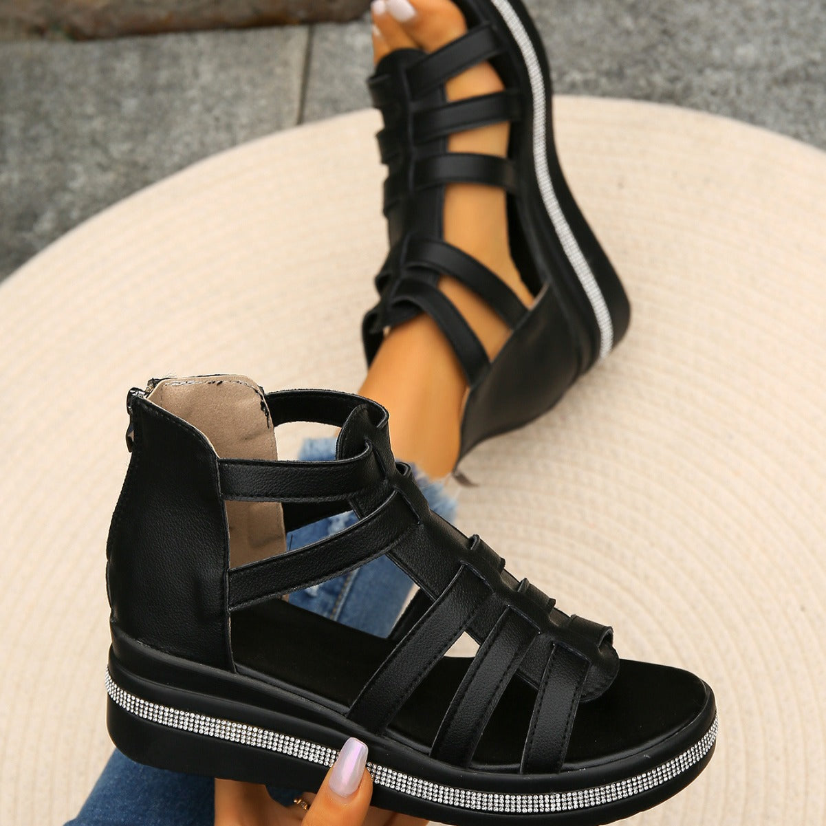 Damen Wedge-Sandaletten mit atmungsaktivem Obermaterial und eleganten Riemendetails R&B