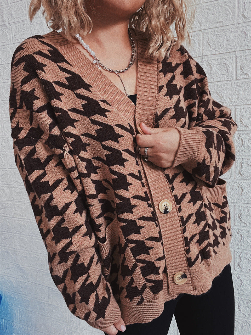 Damen gemütlicher Strickcardigan mit modernen Hahnentrittmuster und Knopfdetails R&B